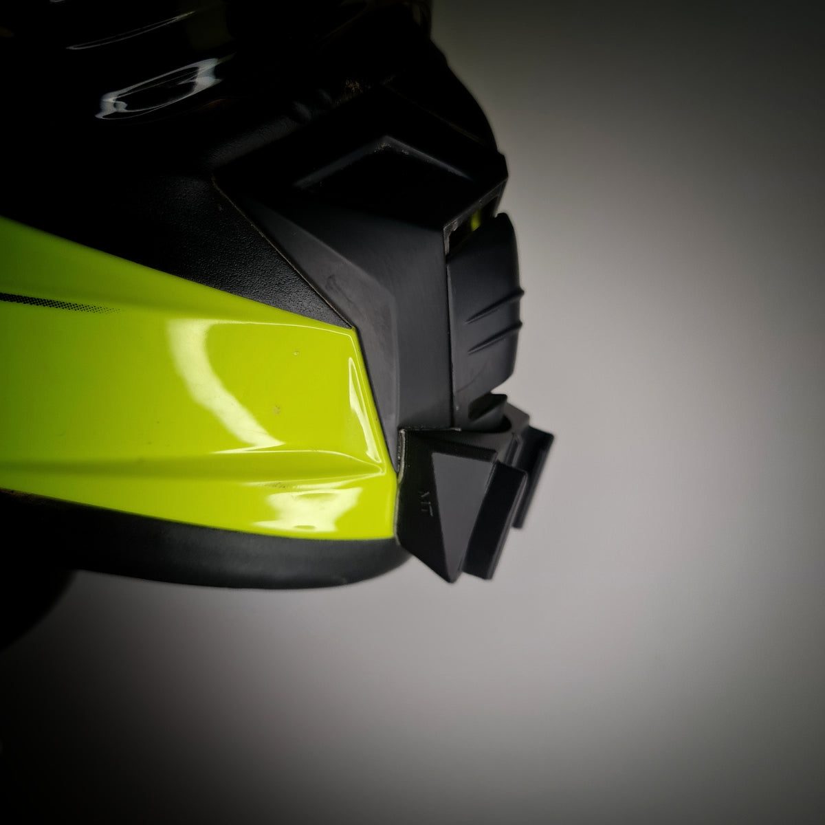 Soporte mentonera GoPro e Insta360 para casco MT Synchrony DS SV - vista 2